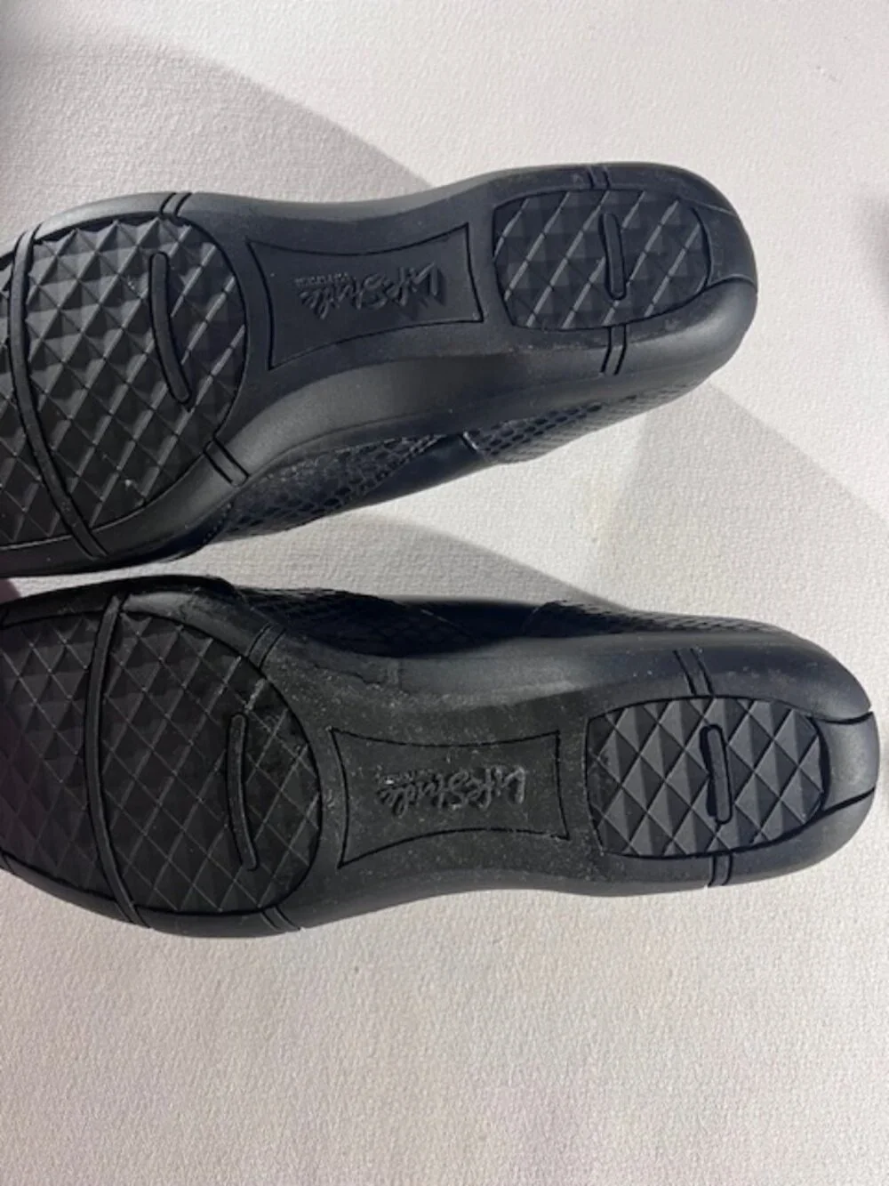 LIFESTRIDE black comfort Deja Vu flats slip-on sleek design cushioned insole SZ8